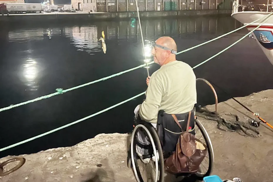 Pesca en costa del chipirón en Gijón Asturias